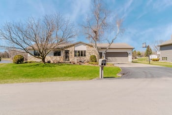 3127 Honey Creek Ct, Oshkosh, WI 54904