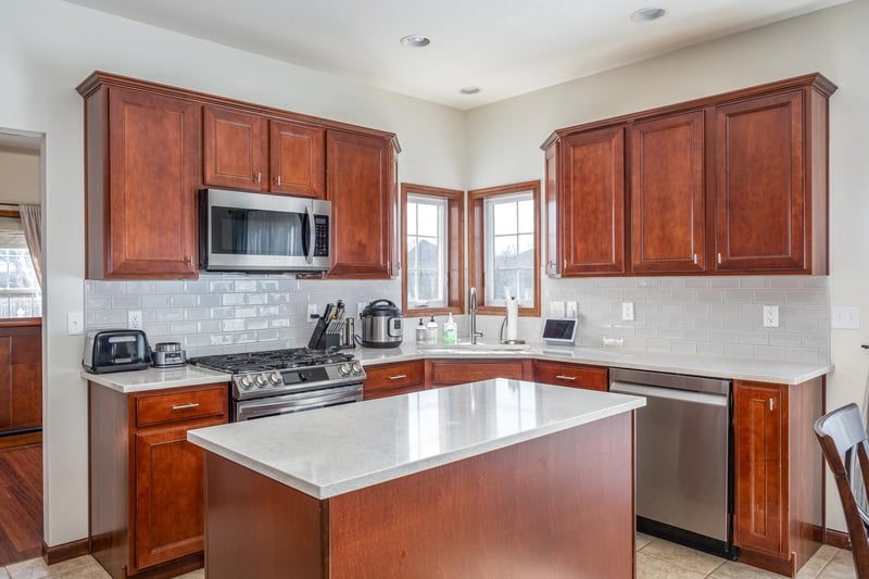 2195 Shadow Bend Ct, Neenah, WI 54956