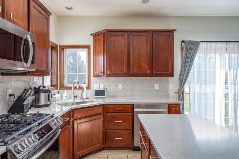 2195 Shadow Bend Ct, Neenah, WI 54956