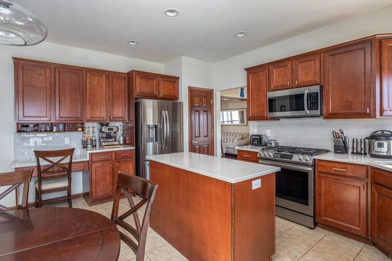 2195 Shadow Bend Ct, Neenah, WI 54956