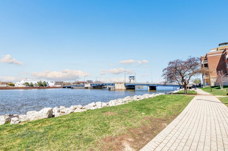 118 Washington St #417B, Green Bay, WI 54301-4280