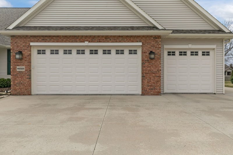 W6569 Rickey Ln, Greenville, WI 54942