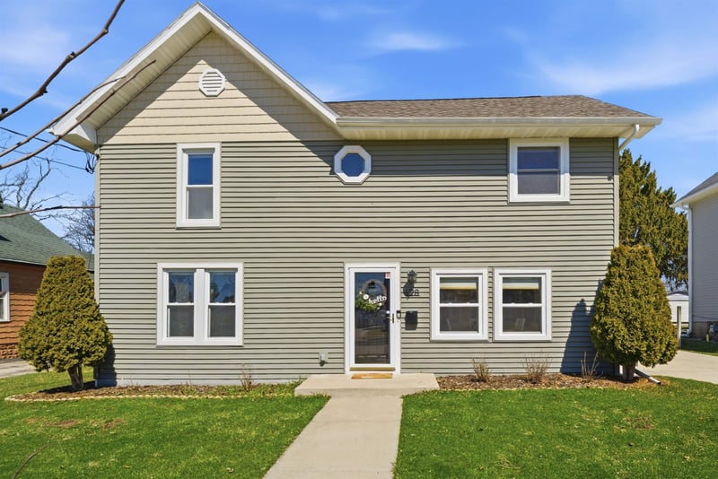 628 2nd St, Menasha, WI 54952