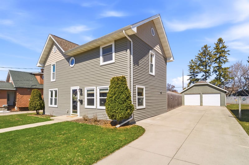 628 2nd St, Menasha, WI 54952