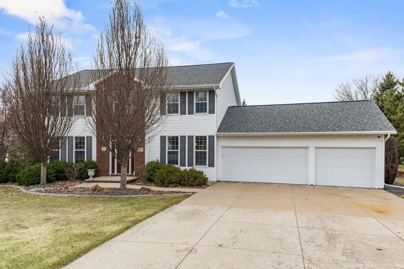 N1769 Ivy Ln, Greenville, WI 54942