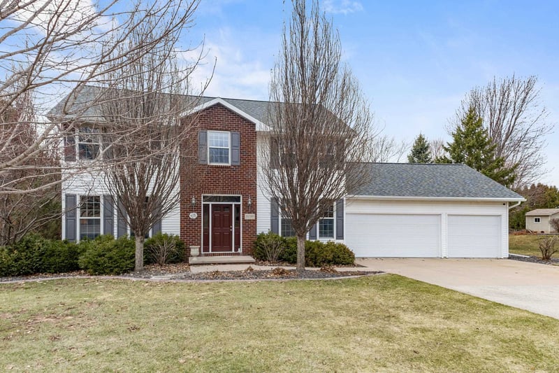 N1769 Ivy Ln, Greenville, WI 54942