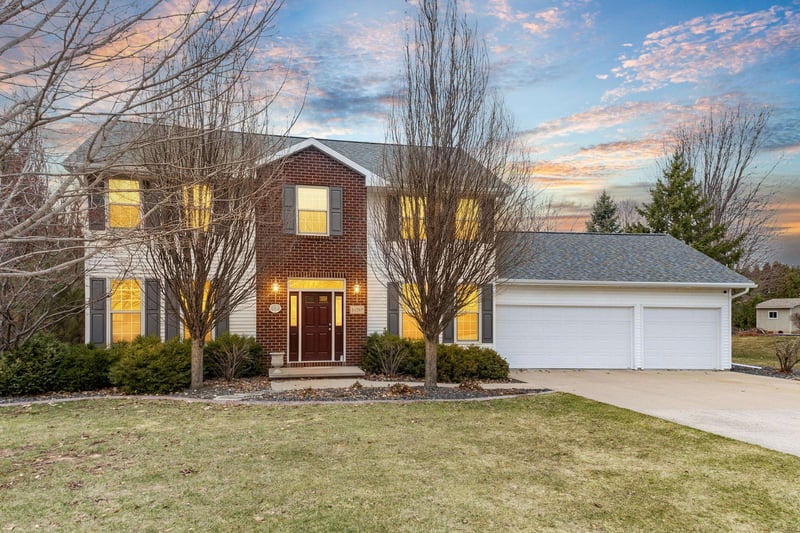 N1769 Ivy Ln, Greenville, WI 54942