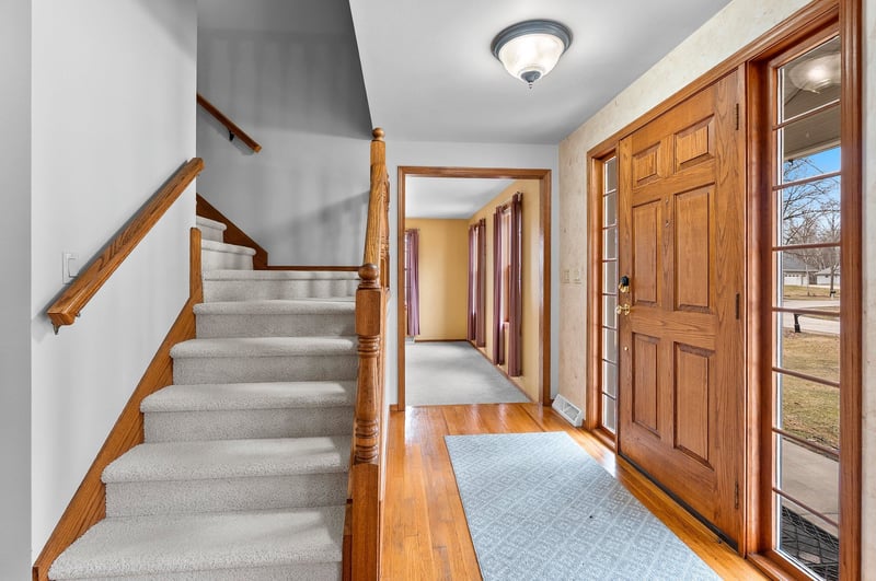1367 Whirthington Ct, Suamico, WI 54173