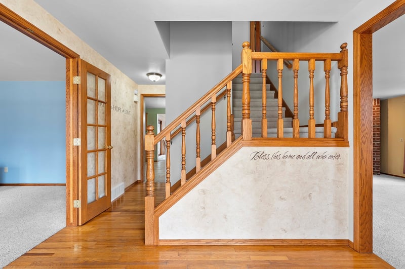 1367 Whirthington Ct, Suamico, WI 54173