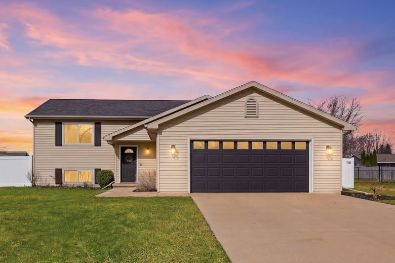 N9551 Clover Ridge Trl, Appleton, WI 54915