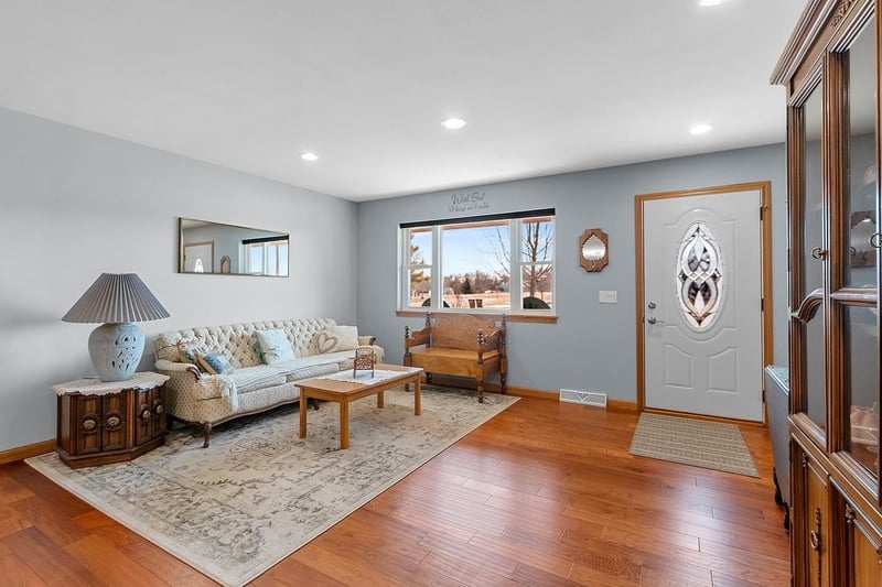 209 Ridgewood Dr, Gillett, WI 54124