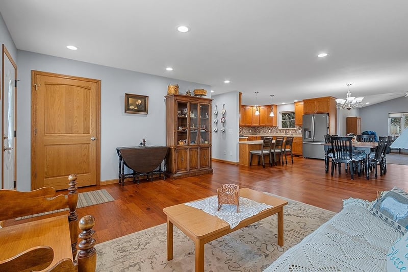 209 Ridgewood Dr, Gillett, WI 54124