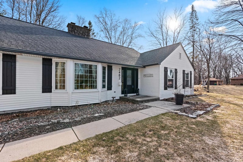 2482 Morning Star Ct, Green Bay, WI 54302-4306