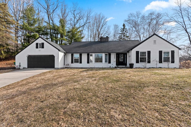 2482 Morning Star Ct, Green Bay, WI 54302-4306