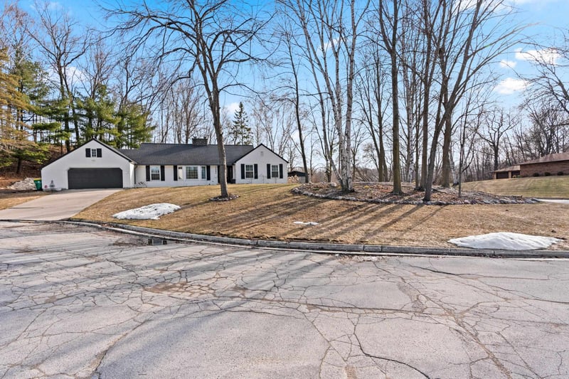 2482 Morning Star Ct, Green Bay, WI 54302-4306