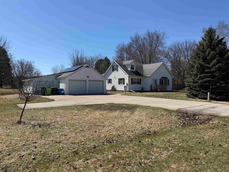 1929 Indian Point Rd, Oshkosh, WI 54901