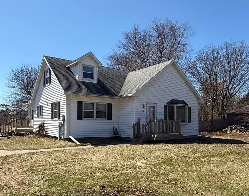 1929 Indian Point Rd, Oshkosh, WI 54901