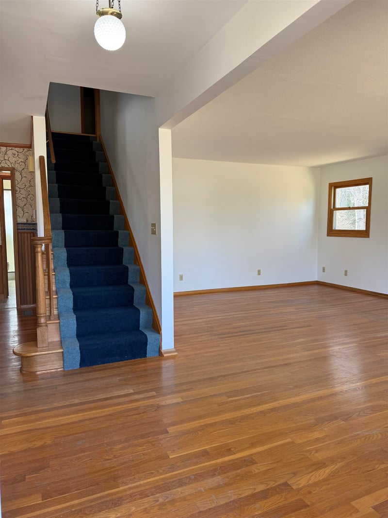 1929 Indian Point Rd, Oshkosh, WI 54901