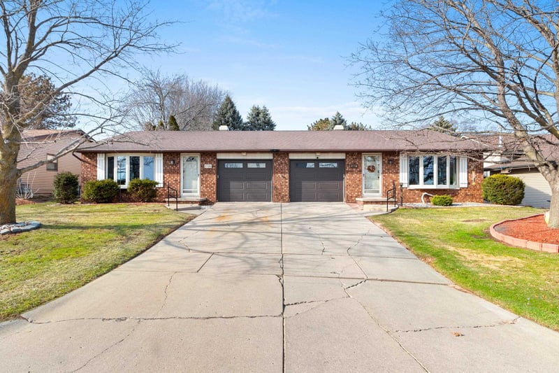 2796 Cormier Rd, Green Bay, WI 54313-5475