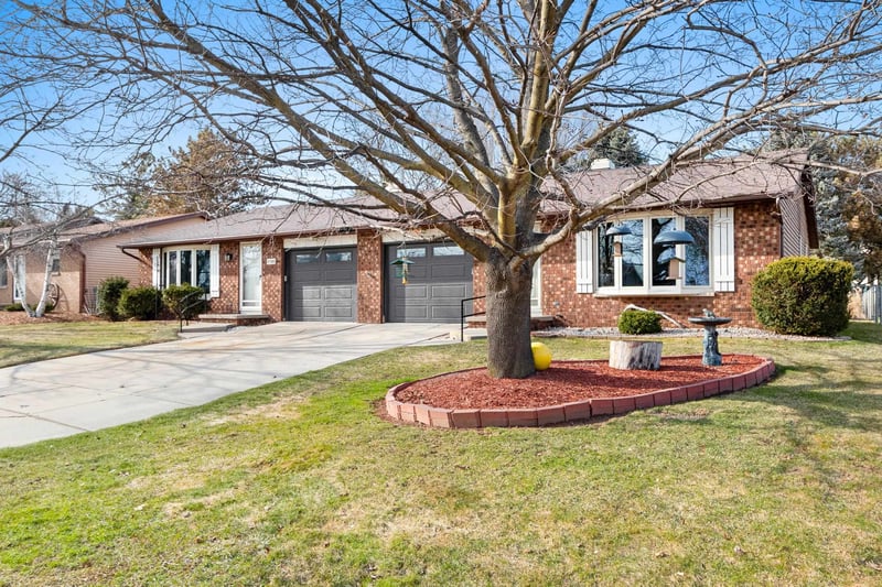 2796 Cormier Rd, Green Bay, WI 54313-5475