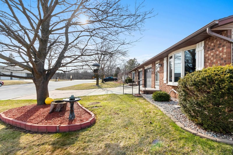 2796 Cormier Rd, Green Bay, WI 54313-5475