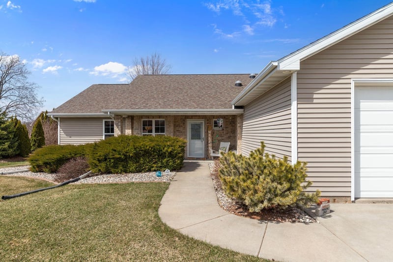 W5284 Waterview Dr, Sherwood, WI 54169