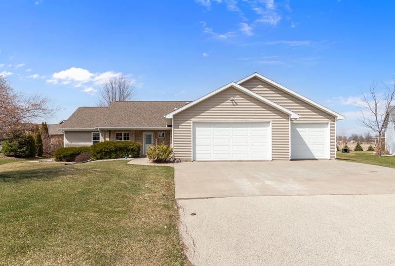 W5284 Waterview Dr, Sherwood, WI 54169