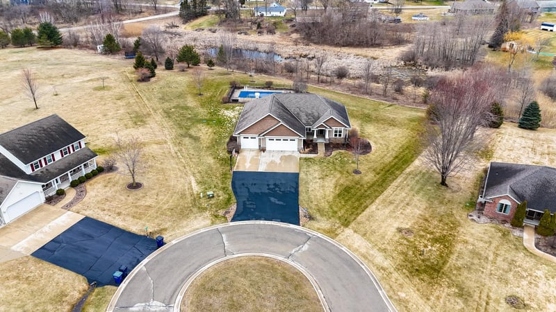 3383 Hawkeye Ct, Suamico, WI 54313