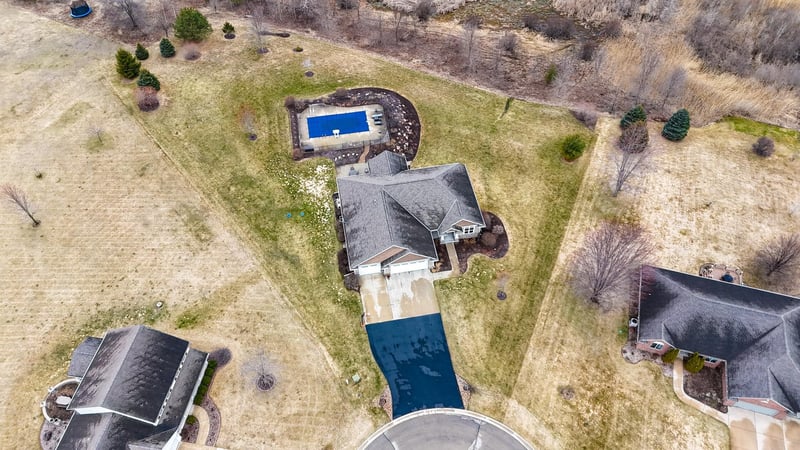 3383 Hawkeye Ct, Suamico, WI 54313