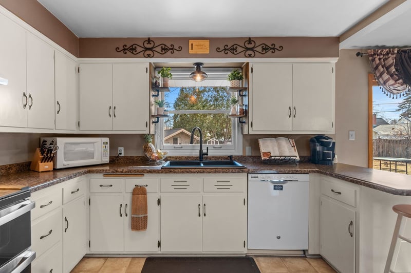 1319 Oregon St, Green Bay, WI 54303