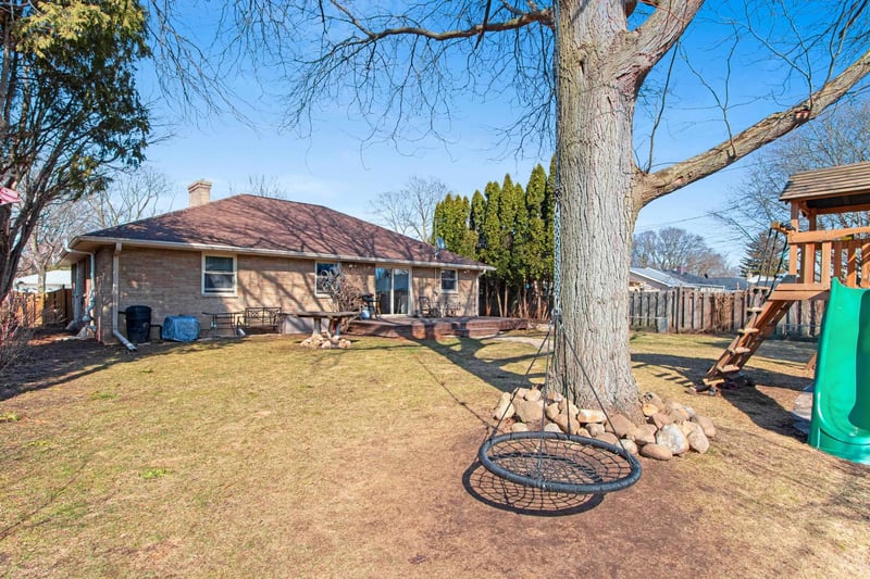 1319 Oregon St, Green Bay, WI 54303