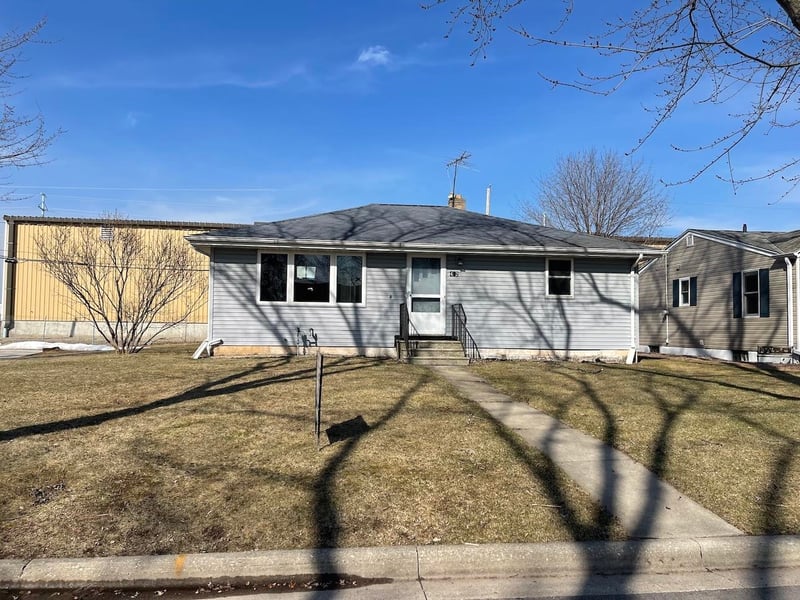 492 Cottage Grove Ave, Green Bay, WI 54304-4916