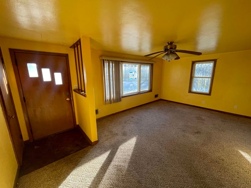 492 Cottage Grove Ave, Green Bay, WI 54304-4916