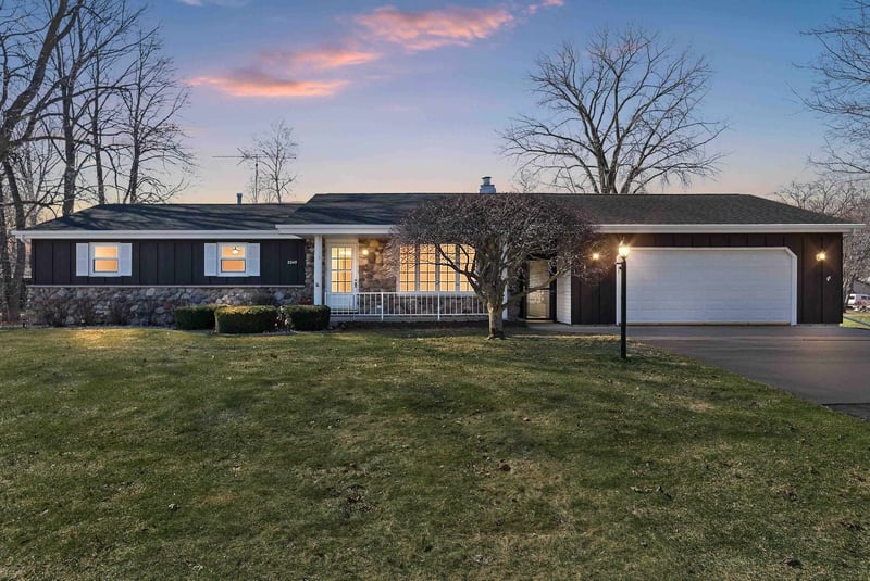 2245 Larkspur Dr, Appleton, WI 54915