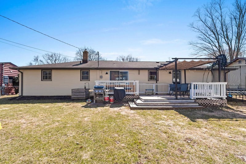 421 Memory Ct, Green Bay, WI 54301-2236