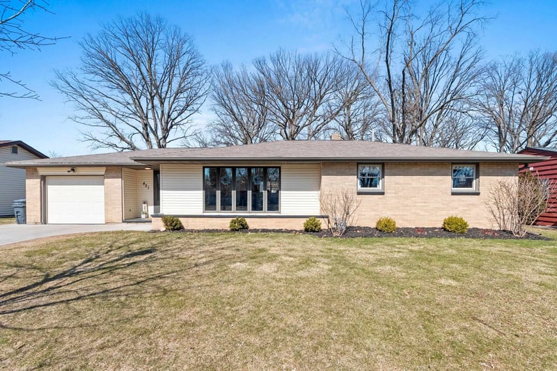 421 Memory Ct, Green Bay, WI 54301-2236