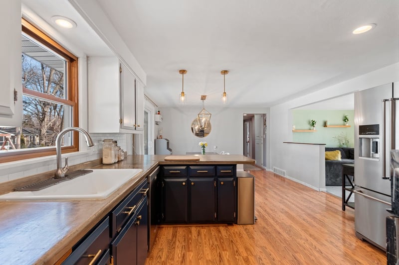 421 Memory Ct, Green Bay, WI 54301-2236