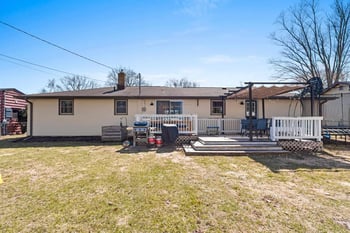 421 Memory Ct, Green Bay, WI 54301-2236