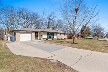 421 Memory Ct, Green Bay, WI 54301-2236