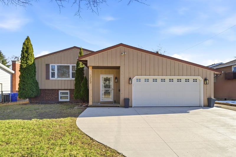 1223 Grant St, Appleton, WI 54914