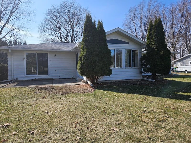 1011 Alpine Dr, Green Bay, WI 54311