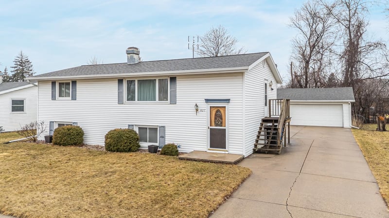 827 Heritage Trl, Oshkosh, WI 54904