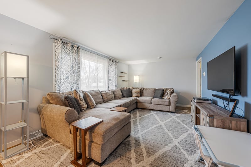 827 Heritage Trl, Oshkosh, WI 54904