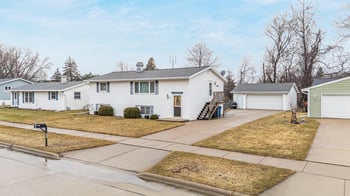 827 Heritage Trl, Oshkosh, WI 54904