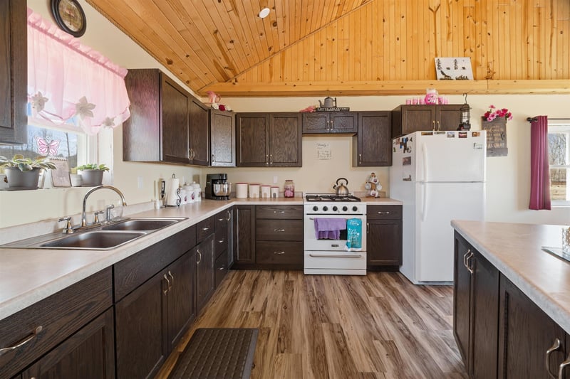 N5115 Meadowlark Ln, Shawano, WI 54166