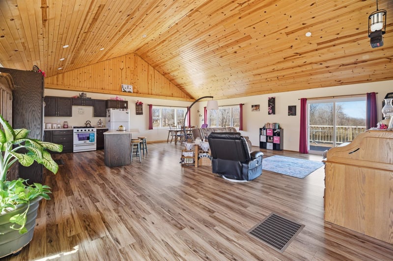 N5115 Meadowlark Ln, Shawano, WI 54166