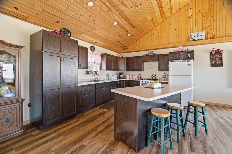 N5115 Meadowlark Ln, Shawano, WI 54166