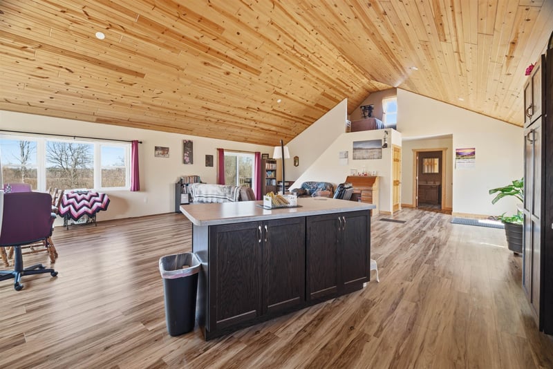 N5115 Meadowlark Ln, Shawano, WI 54166