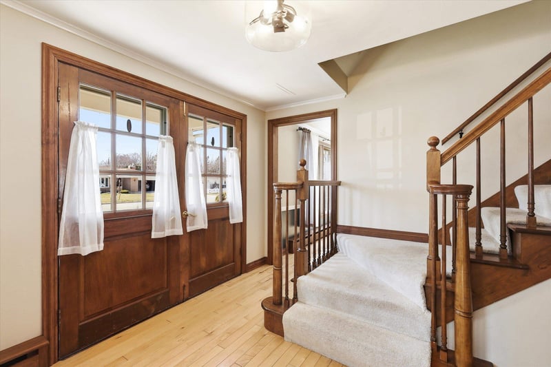 1427 Springdale Ln, Green Bay, WI 54304-1726