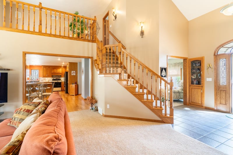 1825 Pine Tree Ct, Luxemburg, WI 54217-1356